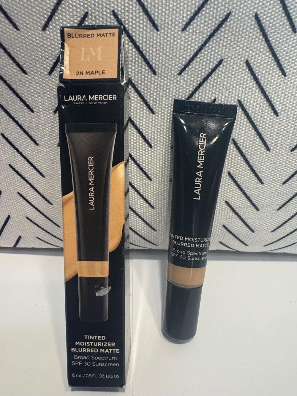 laura mercier Tinted Moisturizer Blurred Matte - 2N Maple (Warm Tan)